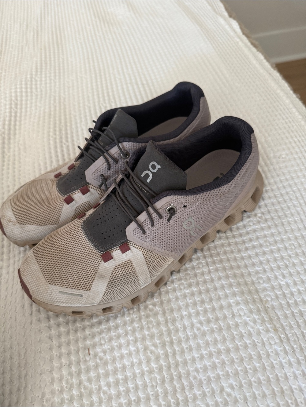 On Running Women’s Cloud Shoes in Beige and purple - Picture 3 of 5